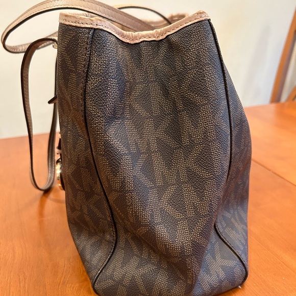 Michael Kors Classic Tote - Picture 2 of 4